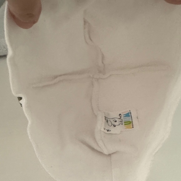 White Summer Beanie with Moomin Characters - Picture 7 of 8